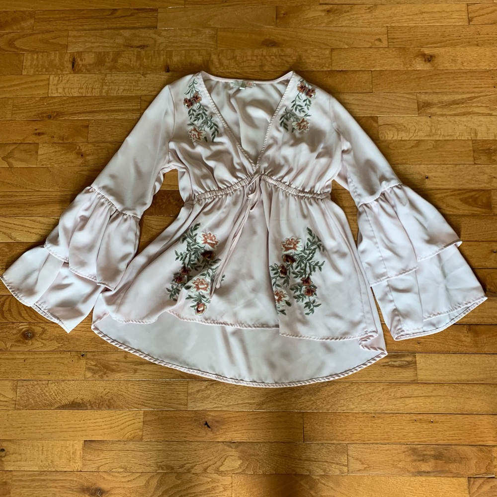 Gianna Bini Floral Embroidered Shirt Bell Sleeve like new